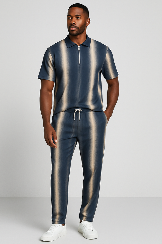 Homme portant l'ensemble chemise homme rayé, vue de face, et très chic. 